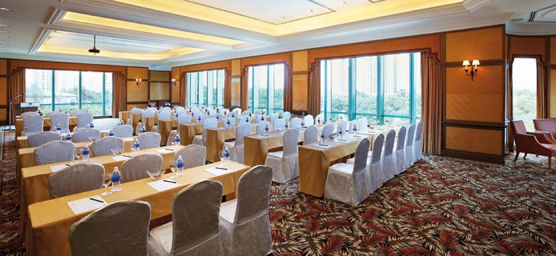 ****  סובאנג ג'איה Sunway Pyramid Hotel מלזיה
